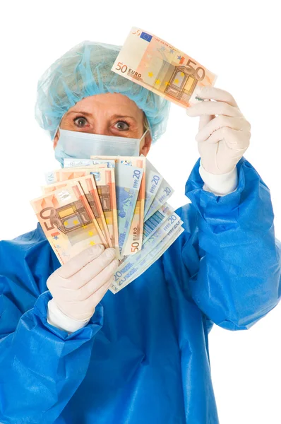 Cirujana sosteniendo billetes —  Fotos de Stock
