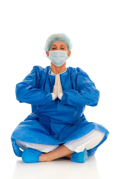 Female surgeon practicing yoga — Stock Photo, Image