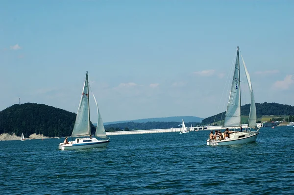 Navegando Solina Lake Polônia Imagem De Stock