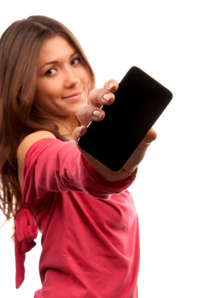 Žena ukazuje displej dotykový mobilní telefon — Stock fotografie