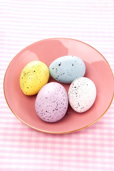 Pasen geschilderd kleurrijke eieren — Stockfoto