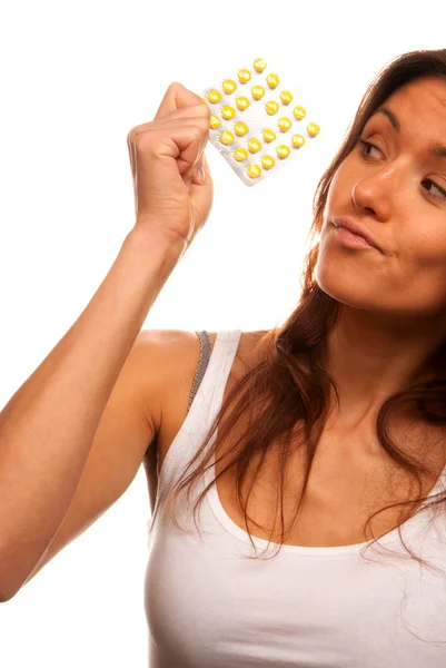 Mujer Bastante Joven Mirando Paquete Completo Medicamentos Pastillas Amarillas Pensando — Foto de Stock