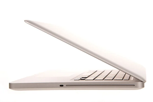 Современный Металлический Ноутбук Полпути Открыт Отображается Бокового Вида Изолированы Белом — стоковое фото
