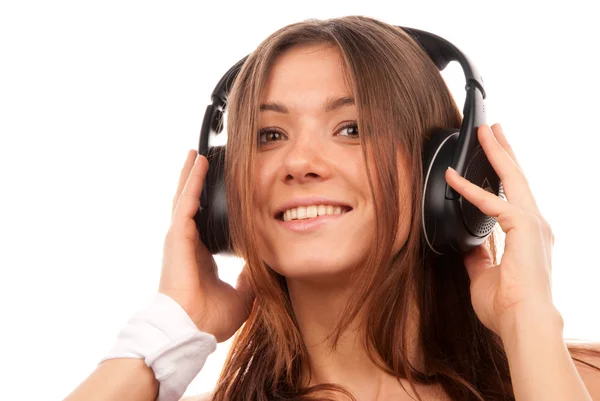 かなり若いですDj女性リスニング音楽で大きなヘッドフォンでMp3プレーヤー笑顔と笑い孤立した白い背景 — ストック写真