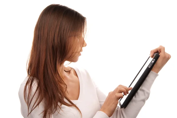 ブルネットの女性彼女新しい電子タブレット タッチ パッド コンピューター 本の指で入力して白い背景に分離したデジタル画面に触れる — ストック写真