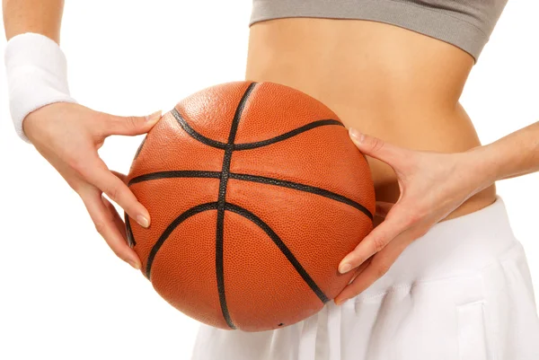 Gyönyörű nő játékos kezében kosárlabda — Stock Fotó