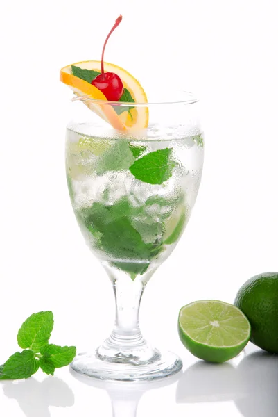 Zelená Čerstvá Mojito Koktejl Světlý Rum Vodka Gin Limety Jaro — Stock fotografie