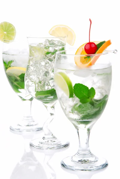 Drei klassische Zitrusmojito-Cocktails — Stockfoto