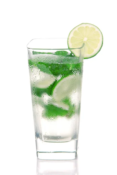 Klassisches Mojito Cocktailgetränk Mit Leichtem Rum Limette Minzquelle Club Soda — Stockfoto