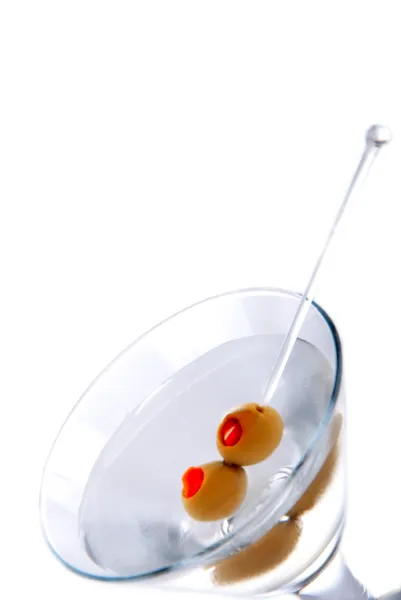 Martini Clássico Com Azeitonas Preenchidas Por Papper Vermelho Interior Isolado — Fotografia de Stock
