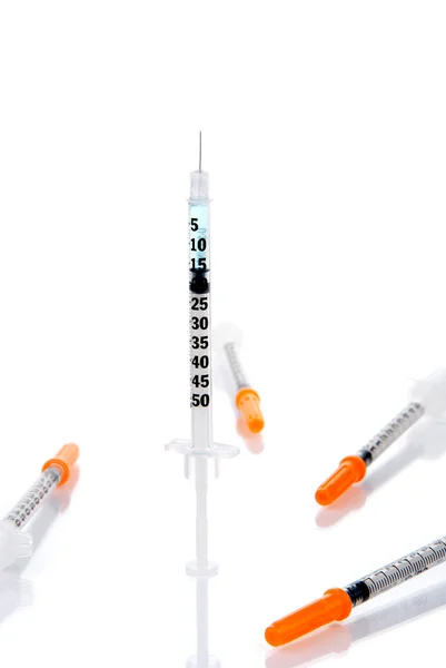 Siringhe Mediche Con Insulina Umana Pronta Iniezione Isolate Fondo Bianco — Foto Stock