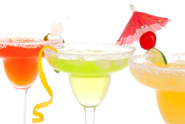 Cocktails aus Erdbeere, Limette, Pfirsich Margaritas — Stockfoto