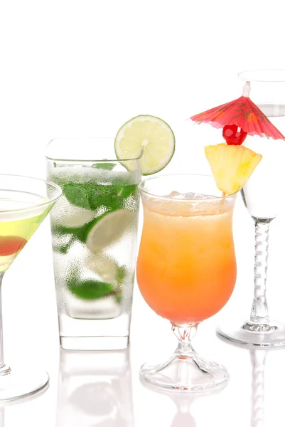 Cócteles mojito; Martini tropical, salida del sol tequila —  Fotos de Stock