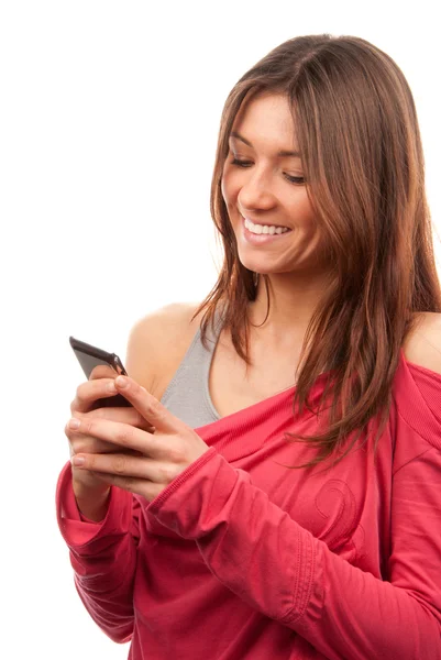 Mujer leyendo, escribiendo y enviando SMS de teléfono móvil — Foto de Stock