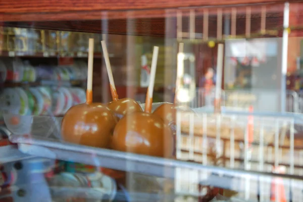 stock image Candy apples with caramel sauce