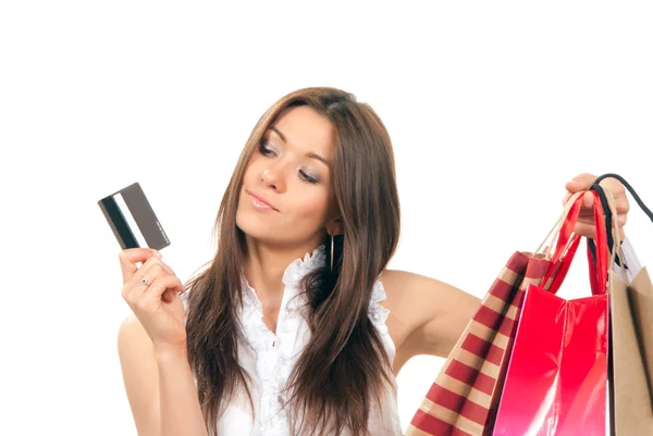Kredi kartı ve alışveriş torbaları tutan kadın. — Stok fotoğraf