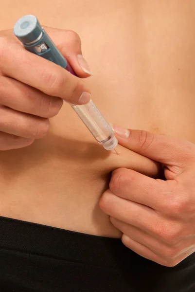 Diabetes dependent female making human insulin shot — Stock Photo, Image