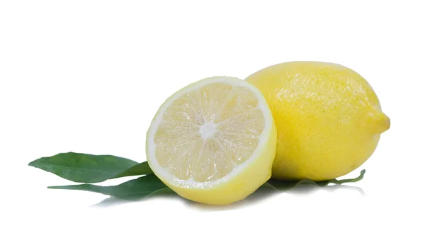 Juicy lemons with green leaves — Stock Photo, Image