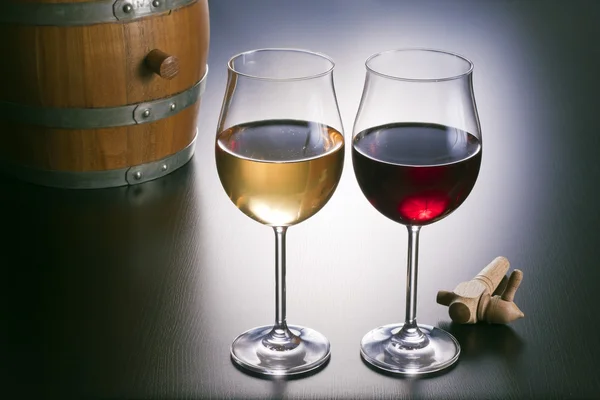 Lahodná vína, dřevěný Sud a Pípa. — Stock fotografie