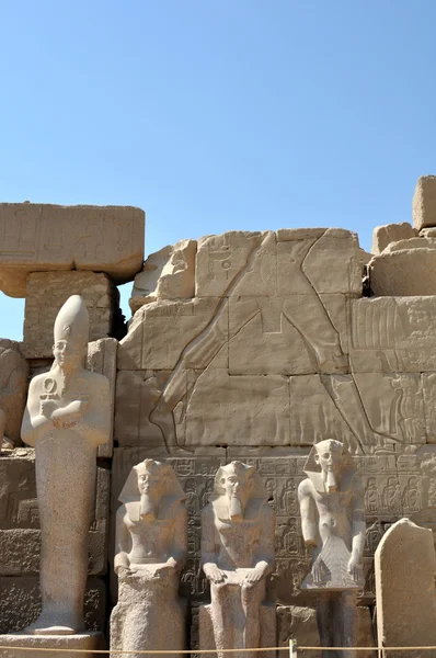 Karnaksky tapınağında Mısır heykeller — Stok fotoğraf
