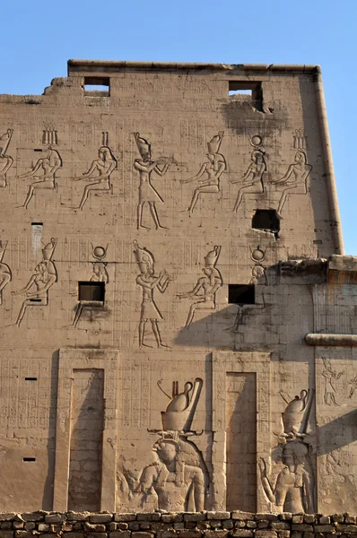 片段的象形文字与埃及神庙壁画墙 — 图库照片