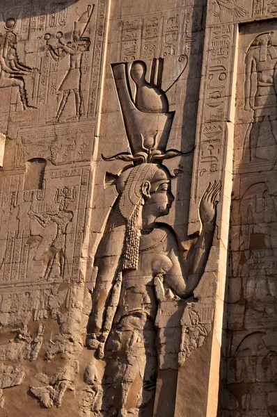 Fragmento de parede no templo egípcio — Fotografia de Stock