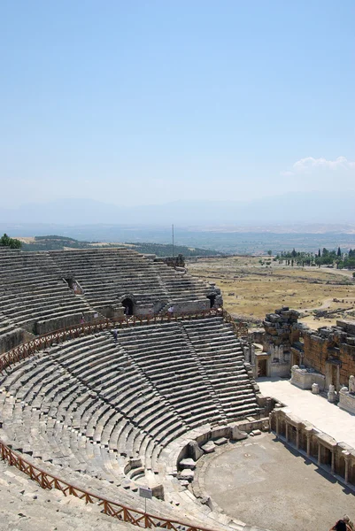 Anfiteatro na cidade antiga Hierápolis. Pamukkale, Turquia . — Fotografia de Stock