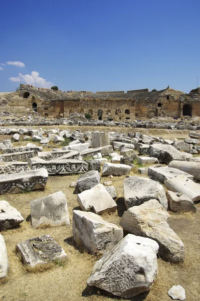 Ruínas da antiga cidade de Hierápolis. Pamukkale, Turquia . — Fotografia de Stock