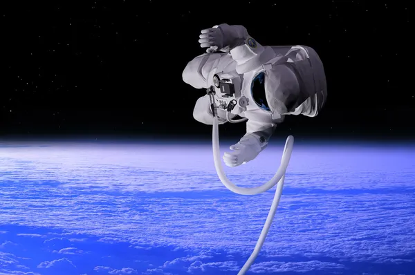 Astronaut vor dem Hintergrund eines Planeten — Stockfoto