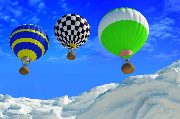 气球在冬天反对蓝蓝的天空 — 图库照片