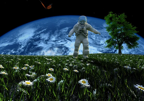 宇航员在草地上，对天空 — 图库照片