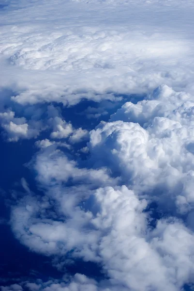 Σύννεφα Ένα Φόντο Του Ουρανού — Φωτογραφία Αρχείου