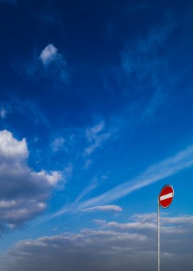 signpostin bulutlar arasında