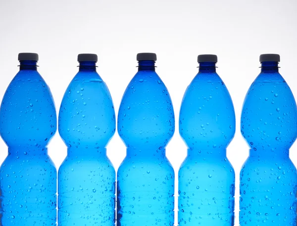 Niebieski butelki z tworzyw sztucznych — Zdjęcie stockowe