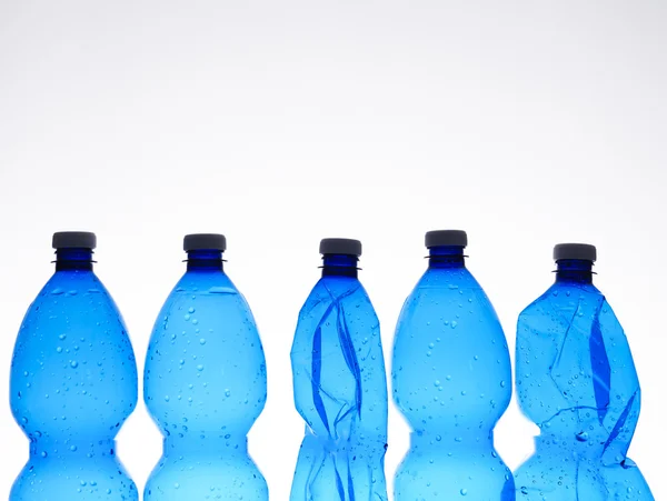 Öt kék műanyag palackok — Stock Fotó