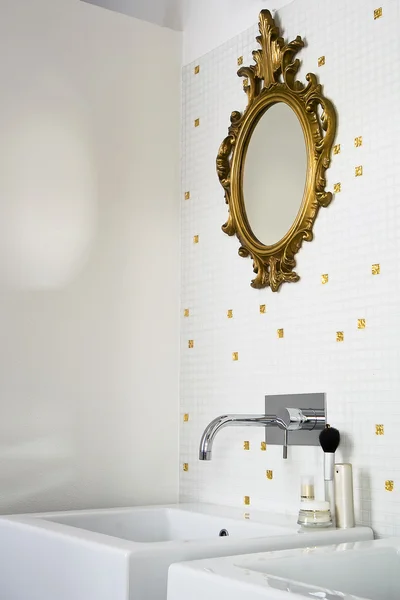 Moderne kleine badkamer — Stockfoto