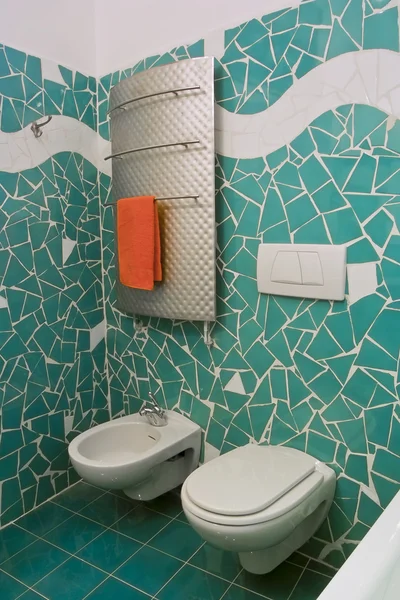 Little Bathroom Green Tiles White Ceramic Sanitary Ware — Stock Photo, Image