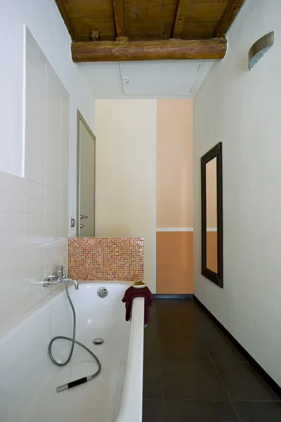 Banheiro Moderno Com Banheira — Fotografia de Stock