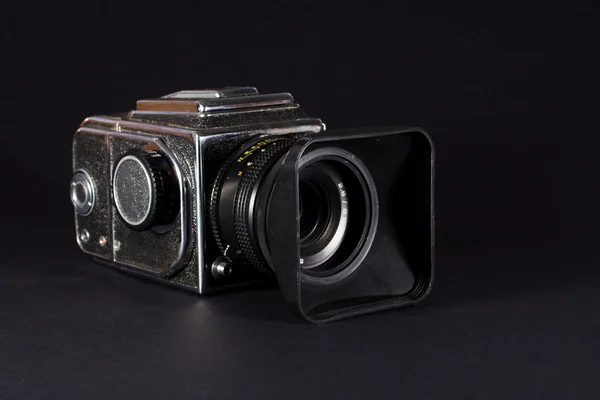 Vieil appareil photo reflex noir 35mm — Photo
