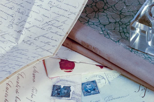白い背景上に分離されて古いビンテージ個人的な手書きの手紙 — ストック写真