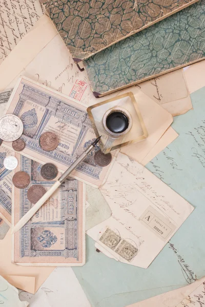 Vintage background with old paper, old ink pen, handwrite letters and old i — Stock Photo, Image