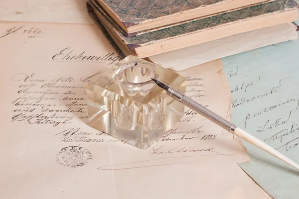 Vintage background with old paper, old ink pen, handwrite letters, binocula — Stock Photo, Image