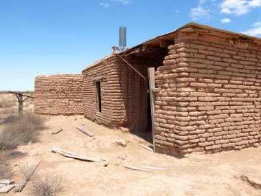 Çürüyen Adobe (yan görünüm)