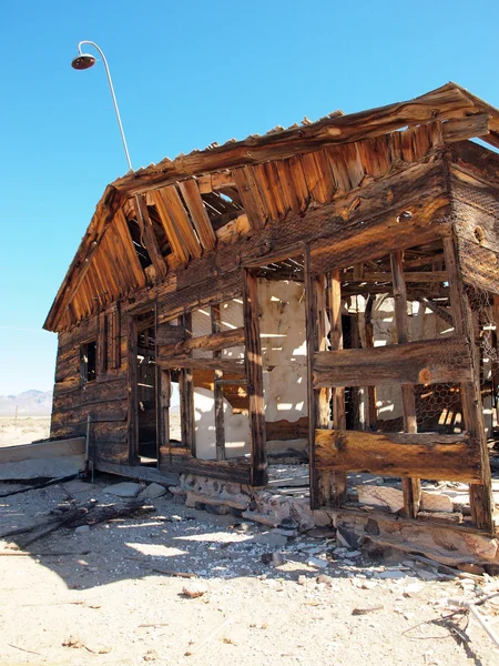 Primo Piano Frontale Una Vecchia Casa Cadendo Nel Deserto Dell — Foto Stock