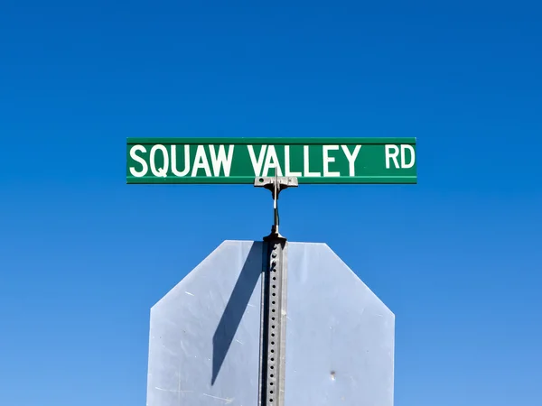 Squaw Valley-Straßenschild — Stockfoto