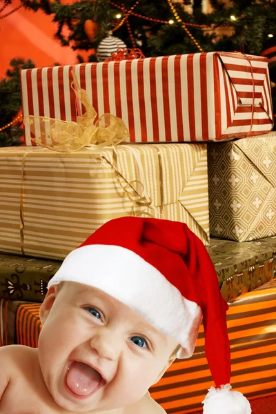 Pembantu Santa dengan hadiah — Stok Foto