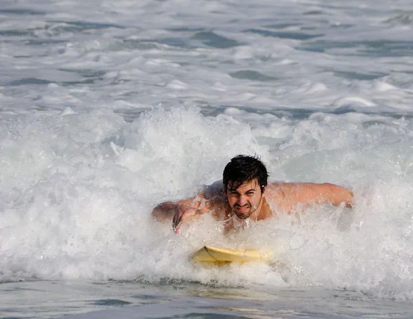 Surfer Wzburzone Wody — Zdjęcie stockowe