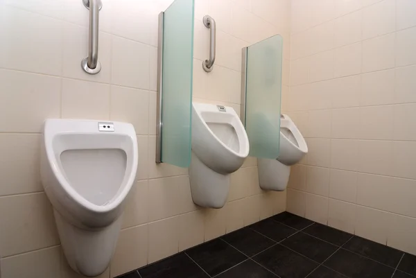 Urinais Banheiro Masculino — Fotografia de Stock