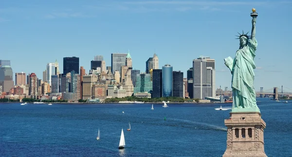 Standbeeld Van Vrijheid New York City Skyline — Stockfoto