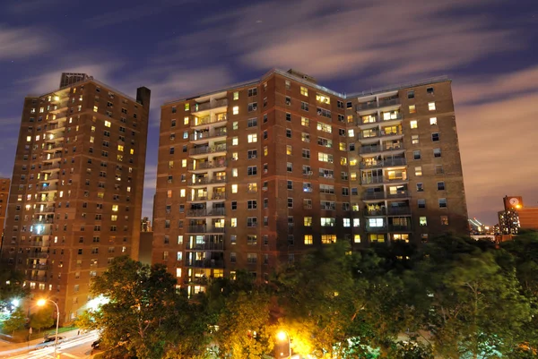 Gran ascenso residencial en la ciudad de Nueva York — Foto de Stock